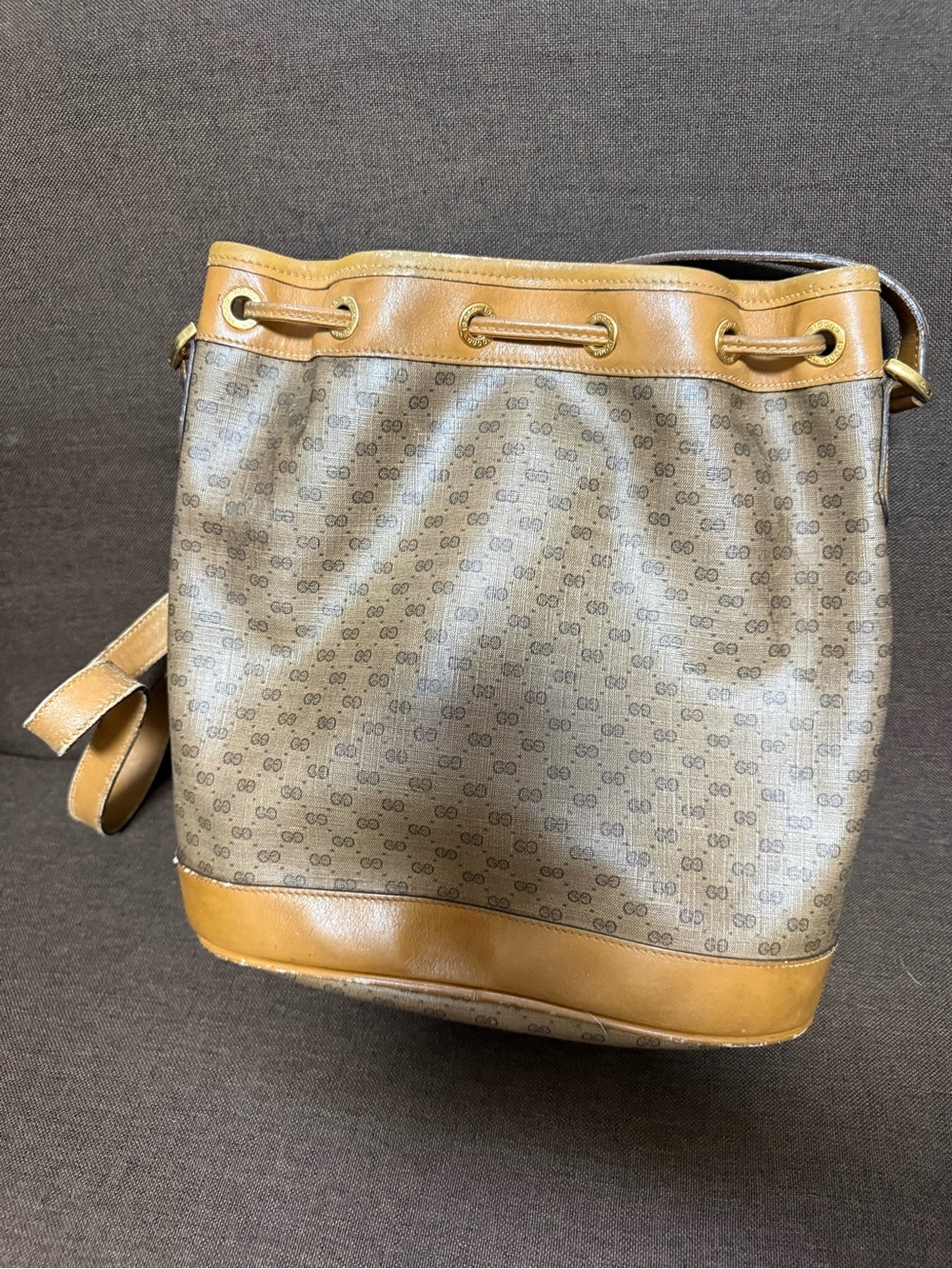 Classic Tan Drawstring Bucket Bag- Vintage Piece - Picture 4 of 8